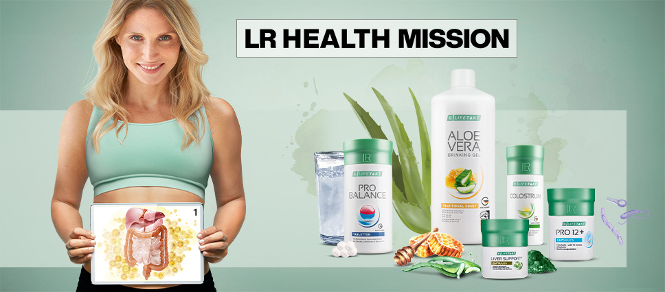 Moderner Fitnessraum mit Personaltrainer und Klienten